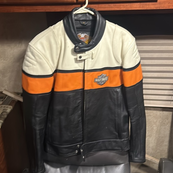 His and Her matching leather Harley Davidson Jackets - Picture 5 of 7